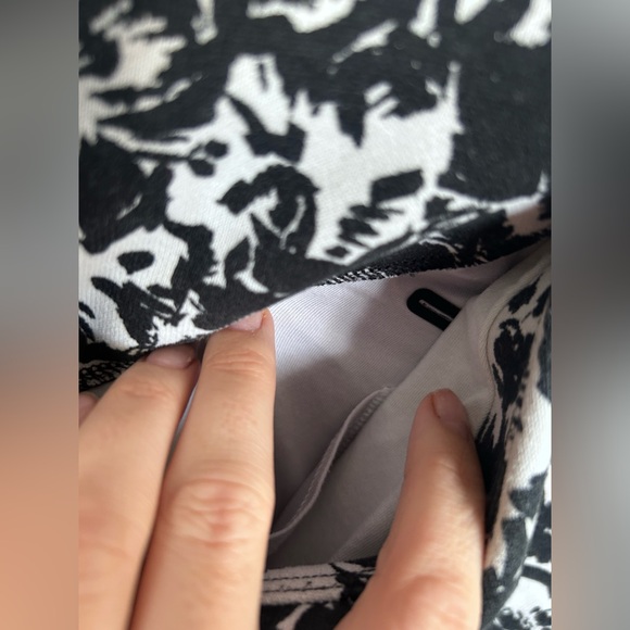 Lululemon Scuba Hoodie III - Fleur Sombre White/Black Pattern - Picture 5 of 10